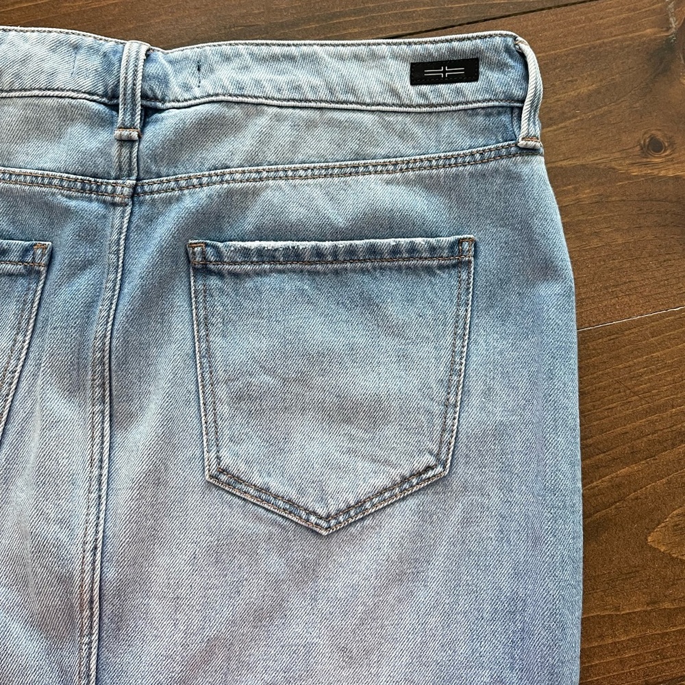Women’s Liverpool Brand Embroidered Distressed Denim Skirt - Picture 6 of 8